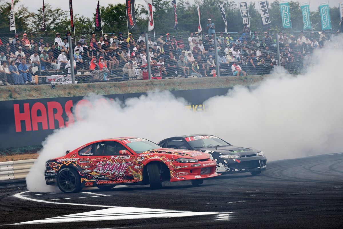 SAMMIT's S15 mid-drift at Formula Drift Japan